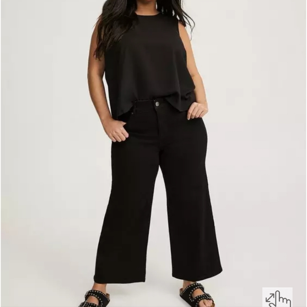Torrid Black Cropped Jeans NWT